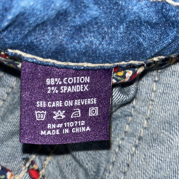 VIGOSS bootcut, low rise jeans. V back pockets. Size 26 - Picture 6 of 14